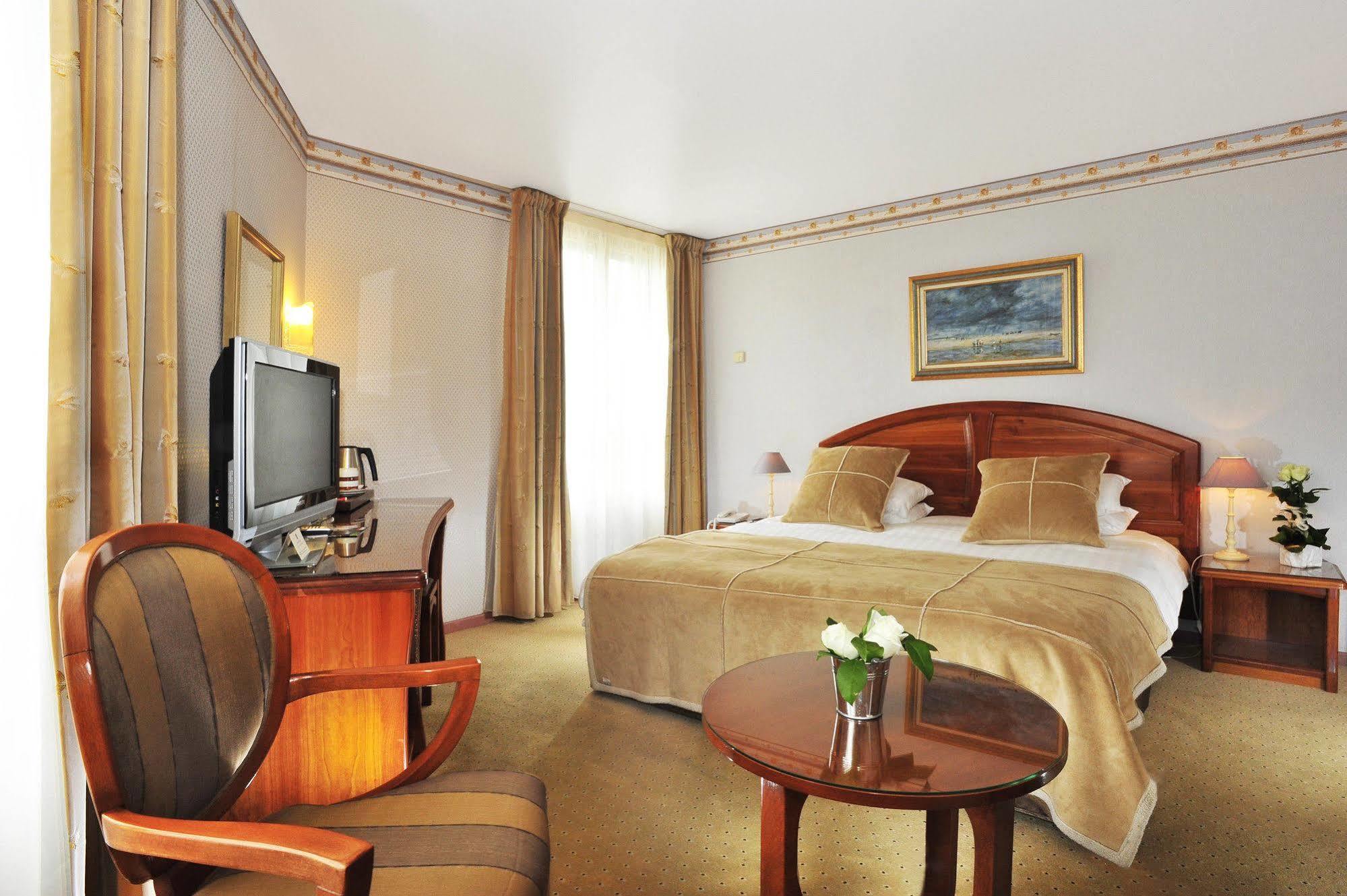 Western Le Moderne Hotel 4*